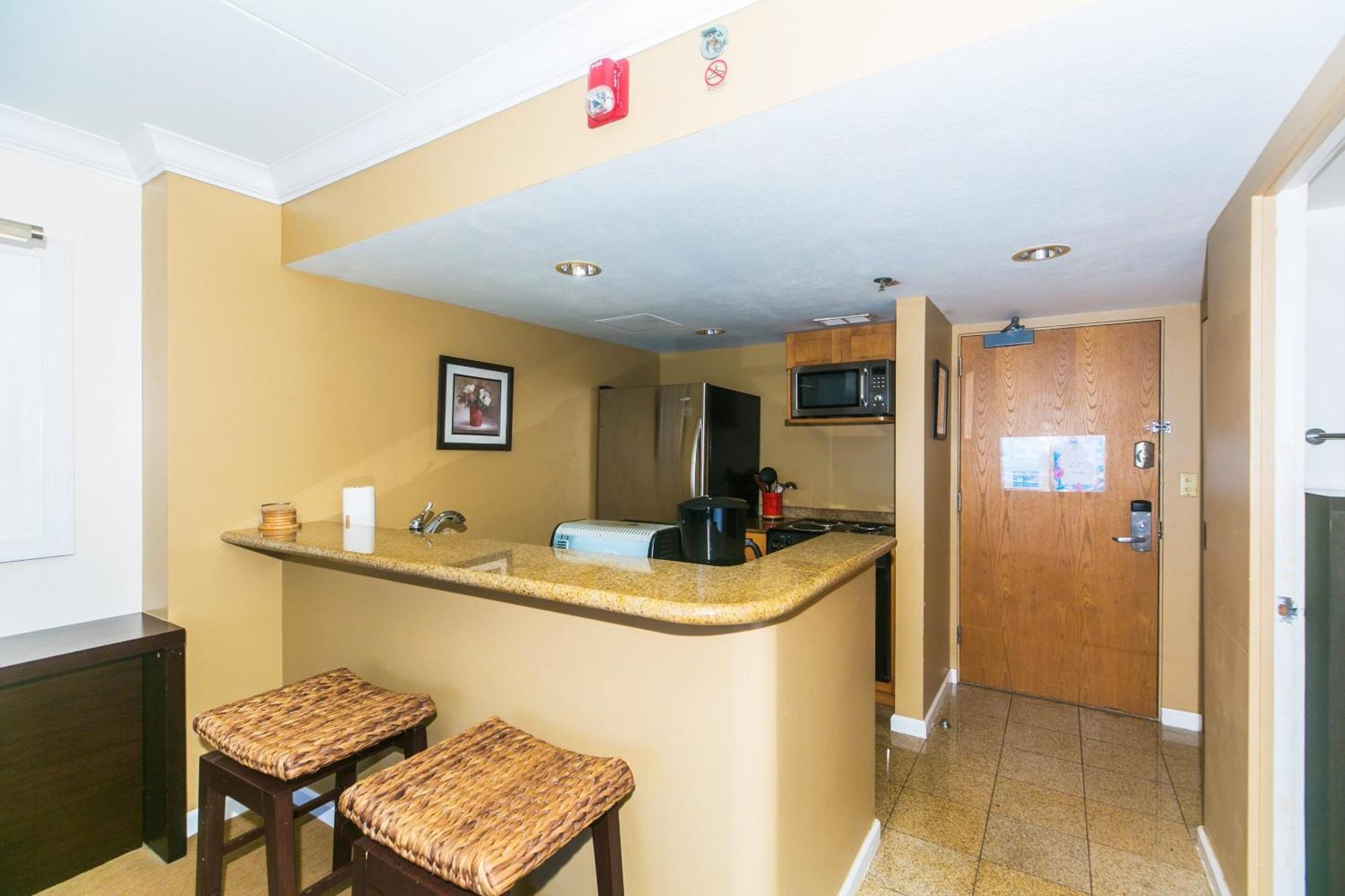 Ilikai Tower One Bedroom Lagoon View Waikiki Condos With Lanai & Free Wifi Honolulu Ruang foto